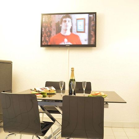 Studio Cabine A 200M De Port Frejus, Plage, Commerces, Terrasse, 4 Couchages, Menage Inclus - Fr-1-226A-31 ภายนอก รูปภาพ