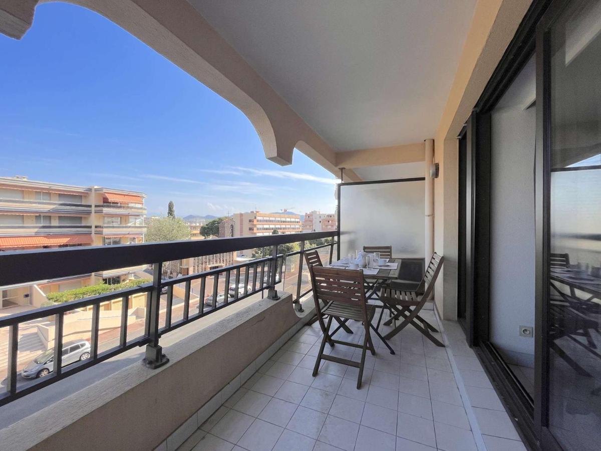 Studio Cabine A 200M De Port Frejus, Plage, Commerces, Terrasse, 4 Couchages, Menage Inclus - Fr-1-226A-31 ภายนอก รูปภาพ