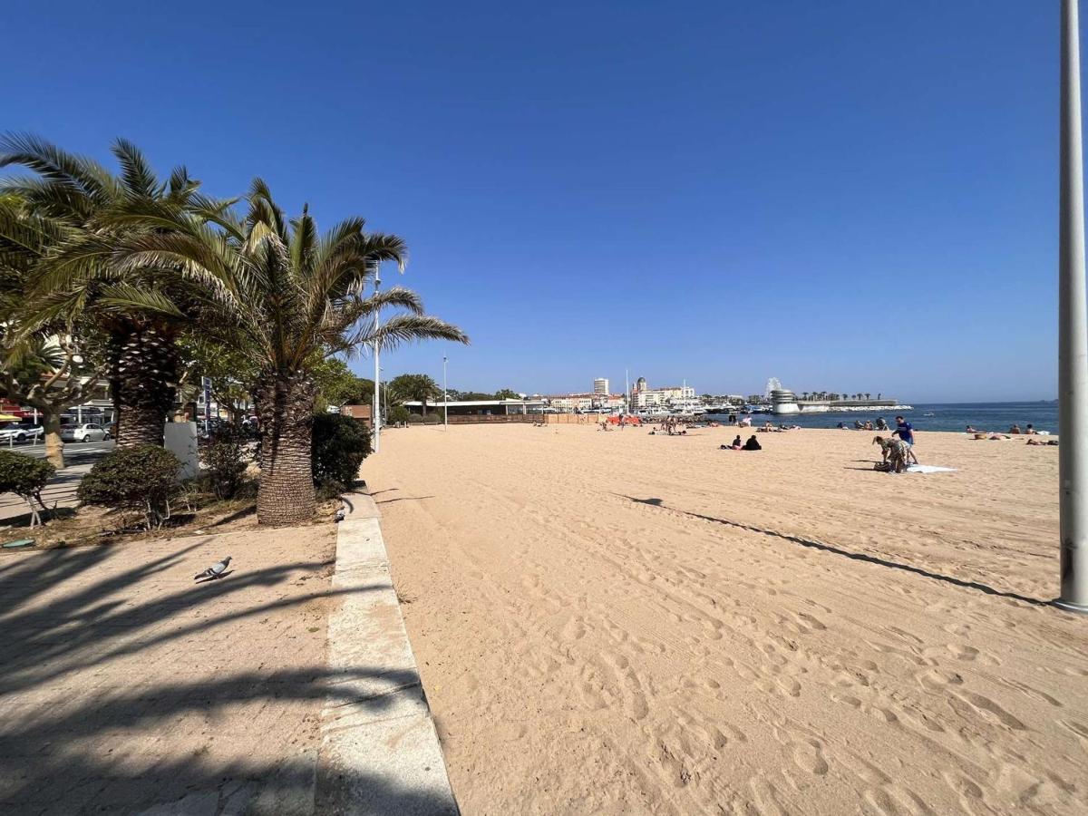 Studio Cabine A 200M De Port Frejus, Plage, Commerces, Terrasse, 4 Couchages, Menage Inclus - Fr-1-226A-31 ภายนอก รูปภาพ